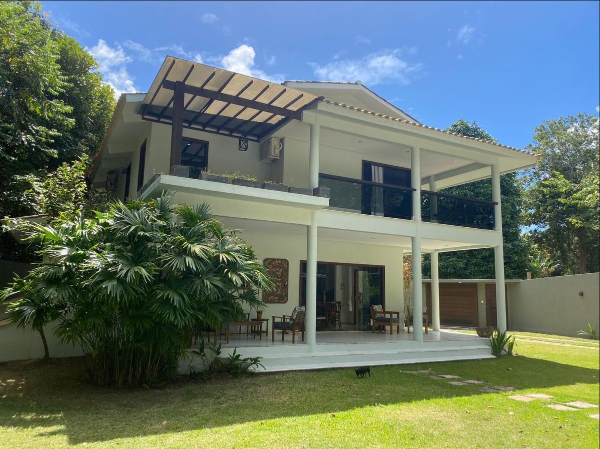 Casa ampla com 4 quartos, piscina e área gourmet a 1,2 km do centro de Arraial d’Ajuda em Porto Seguro