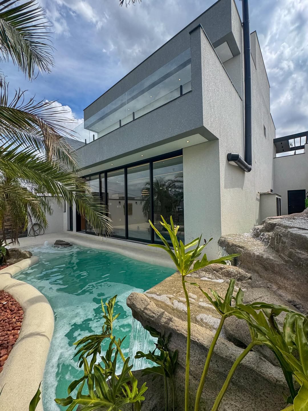 Sobrado de Alto Padrão com Vista Permanente para Área de Preservação e Lazer Completo em Indaiatuba/SP