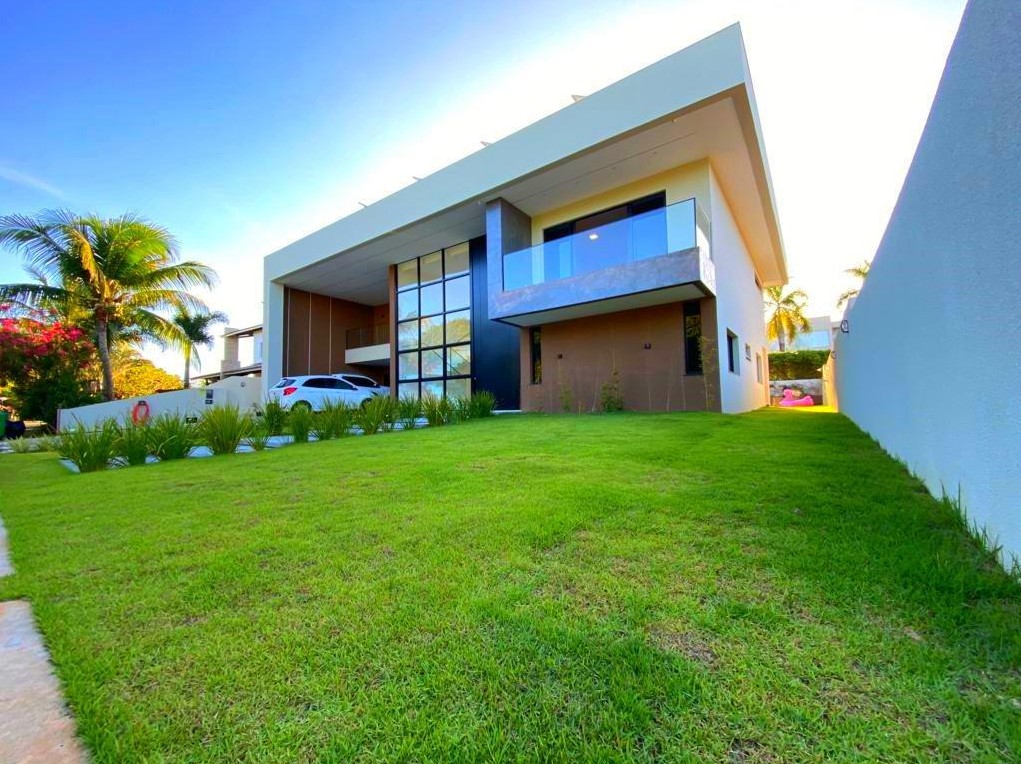 Mansão de alto padrão com 4 suítes, energia solar e praia privativa em Busca Vida