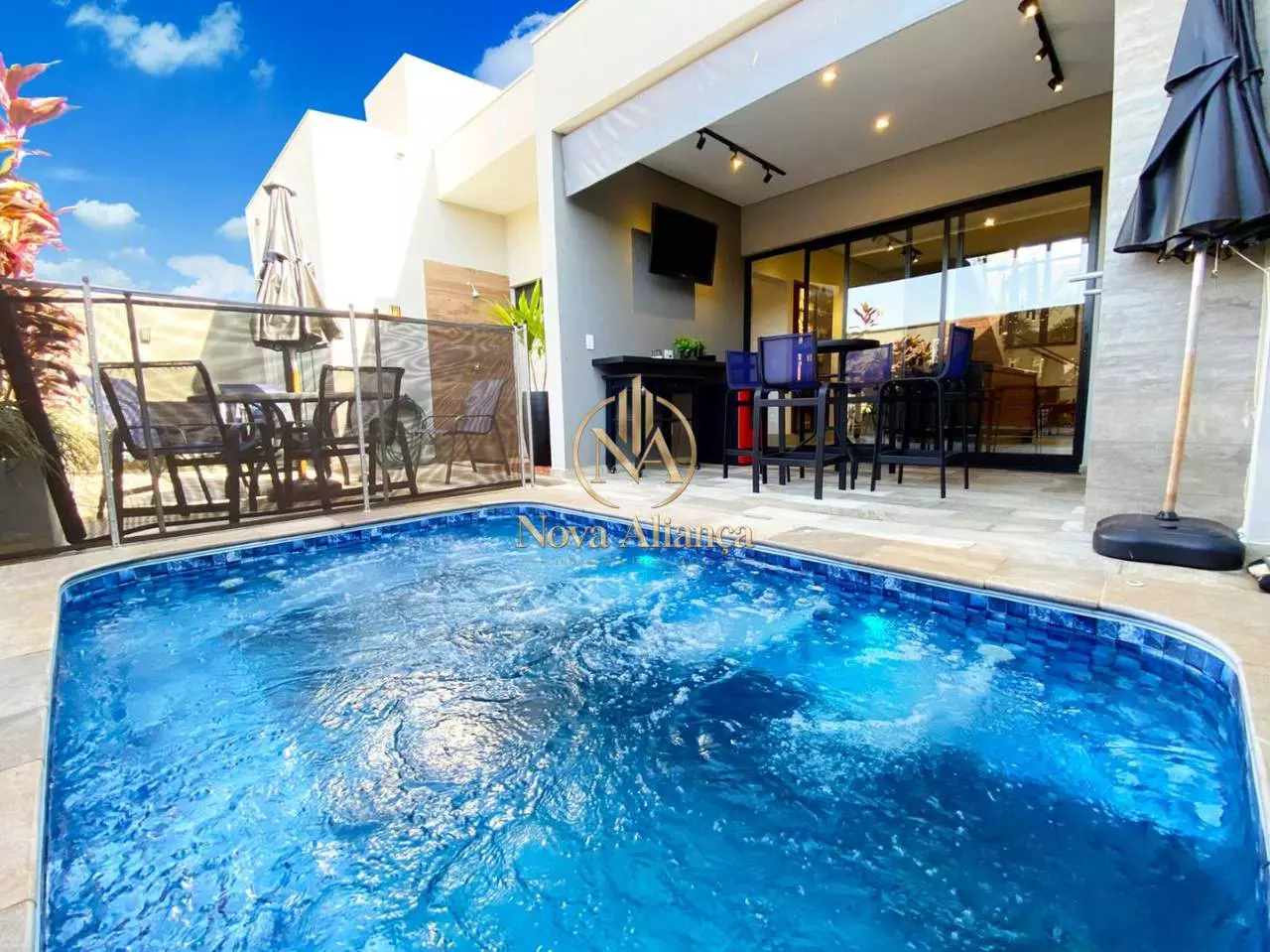 Casa com 3 suítes e piscina no Jardim das Paineiras