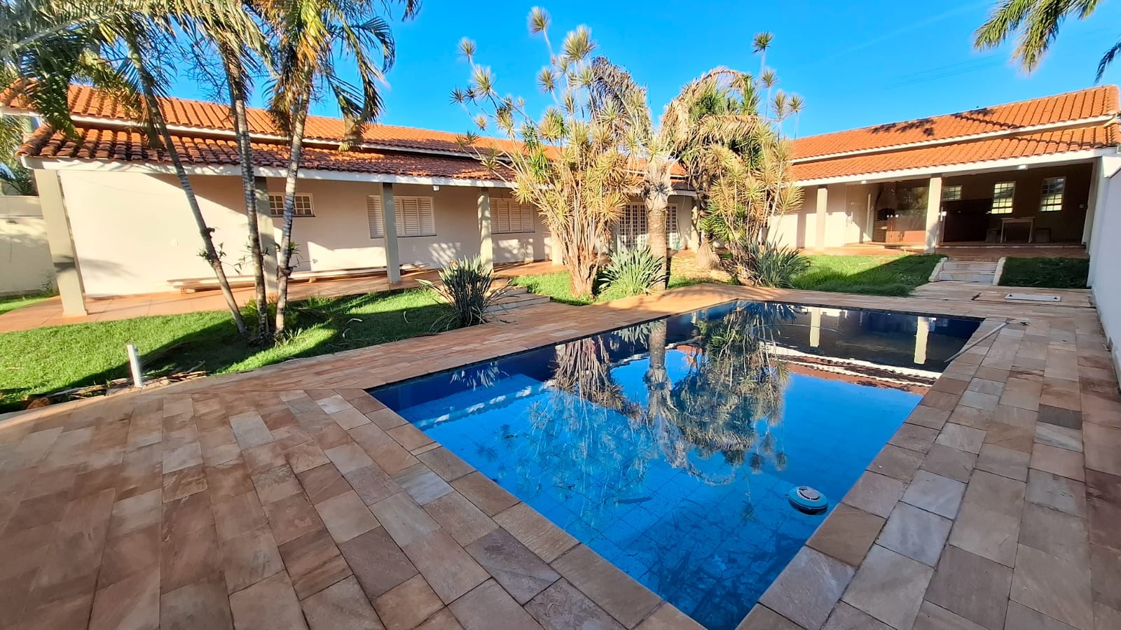 Casa de 450 m² em terreno de 1.000 m² no Condomínio Primavera