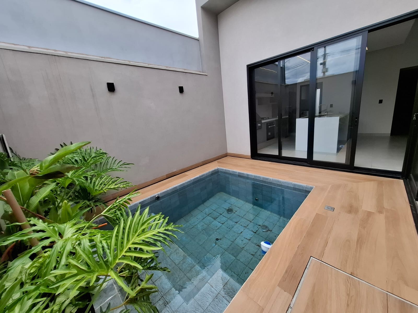 Casa com 3 suítes e piscina no Condomínio Taiuva