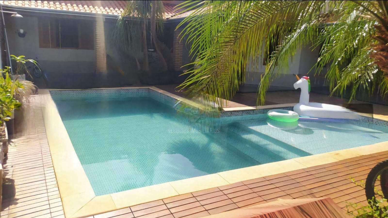 Casa com piscina aquecida e edícula no Condomínio Flamboyant