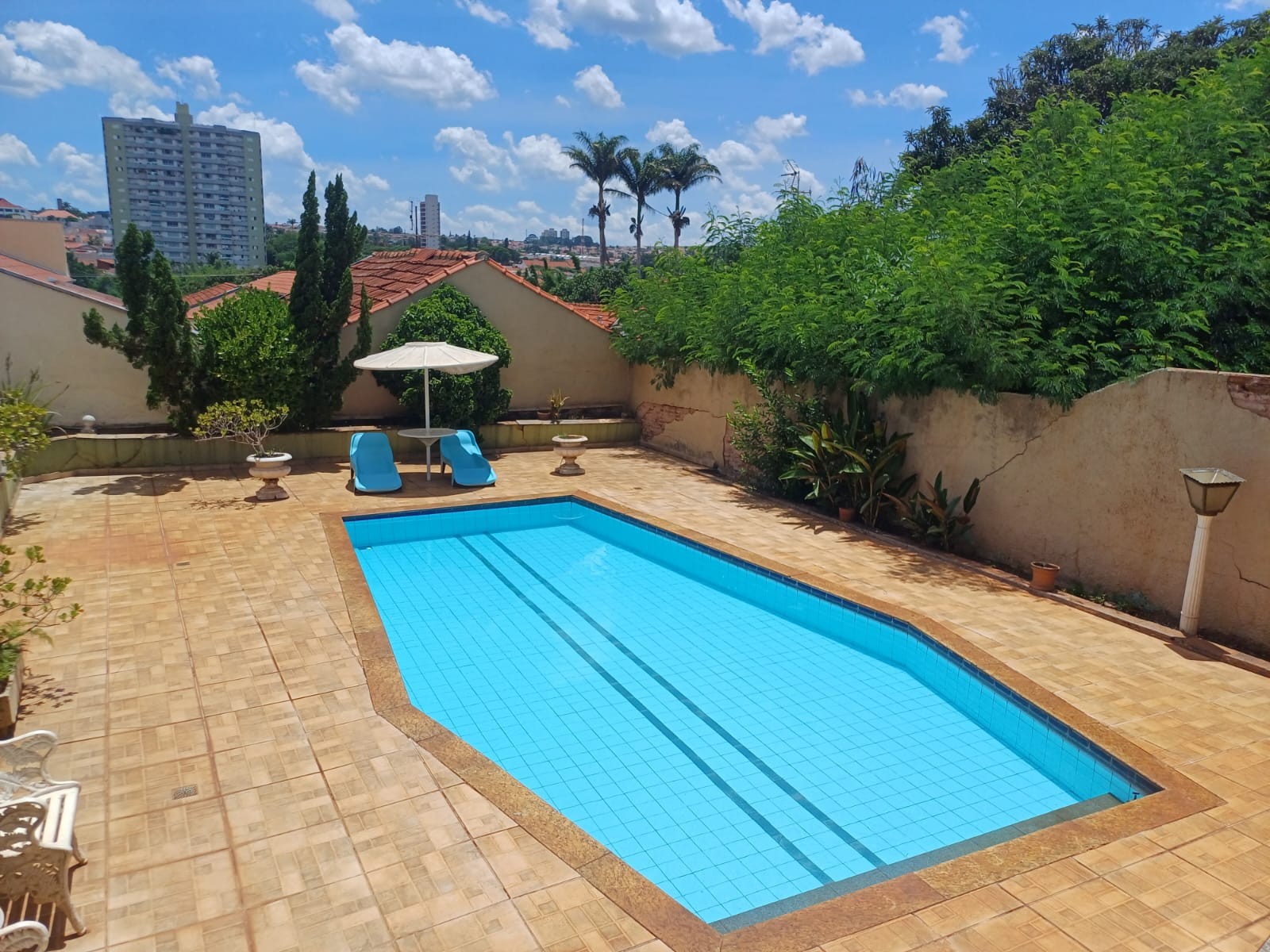 Casa com piscina e 3 salas no Centro de Jaú