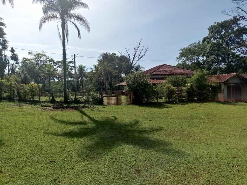 Sítio de 13,9 alqueires com terra roxa, a 5 km de Araraquara em Araraquara