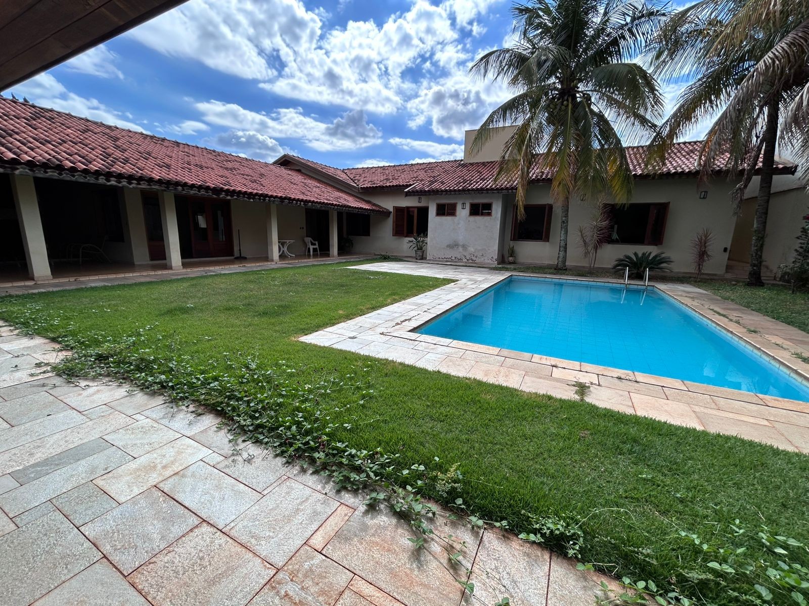 Casa de 500 m² com 3 suítes e piscina em terreno de 900 m² no Jardim Alvorada