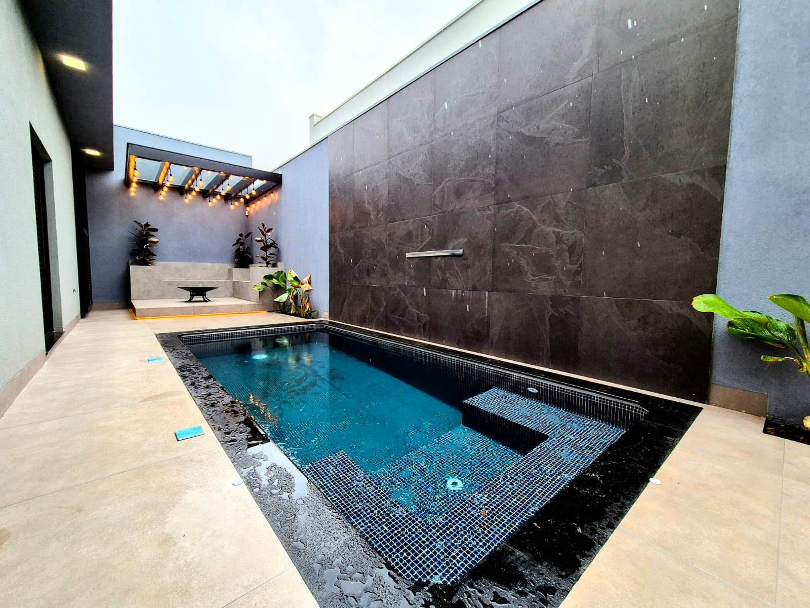 Casa moderna com automação e piscina aquecida no Residencial Campo Belo
