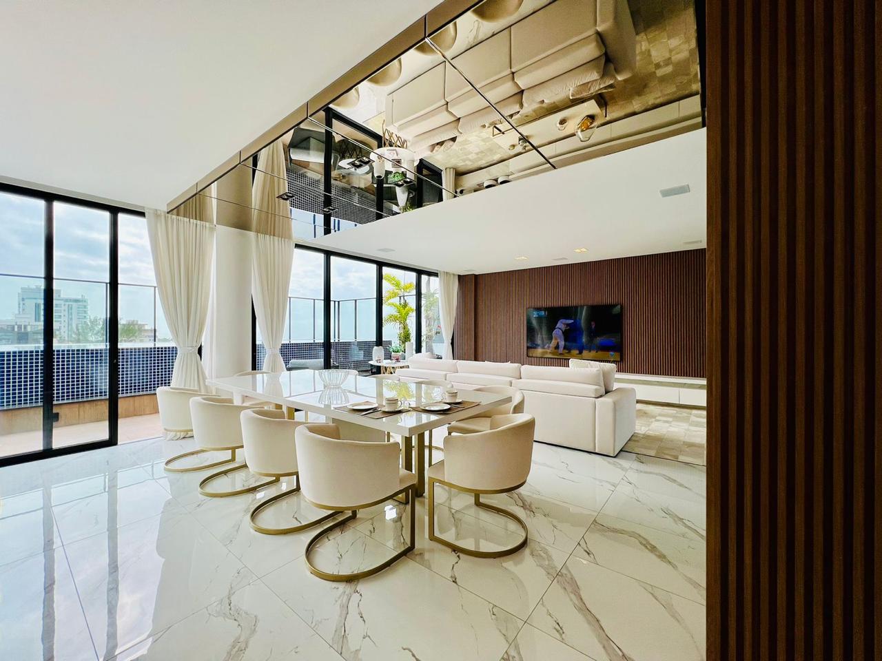 Cobertura duplex na Praia Brava - Edifício bem privativo em Itajaí/SC
